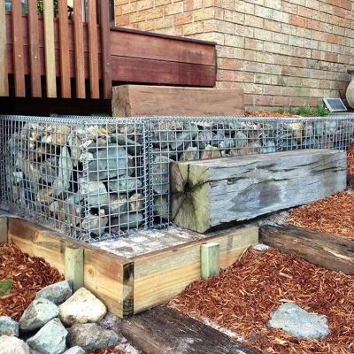 電焊石籠網(wǎng)用來(lái)公園景象外型,修建外墻